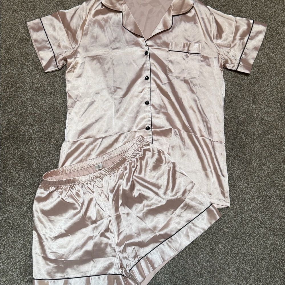 Amazon Essentials Blush Pink Satin Short Sleeve Pajama Set with Black Piping